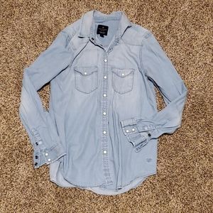 Medium American Eagle chambray button up